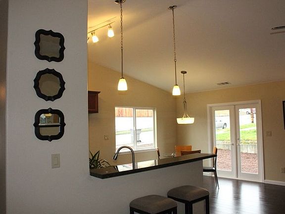 Vaulted Ceiling, Breakfast B