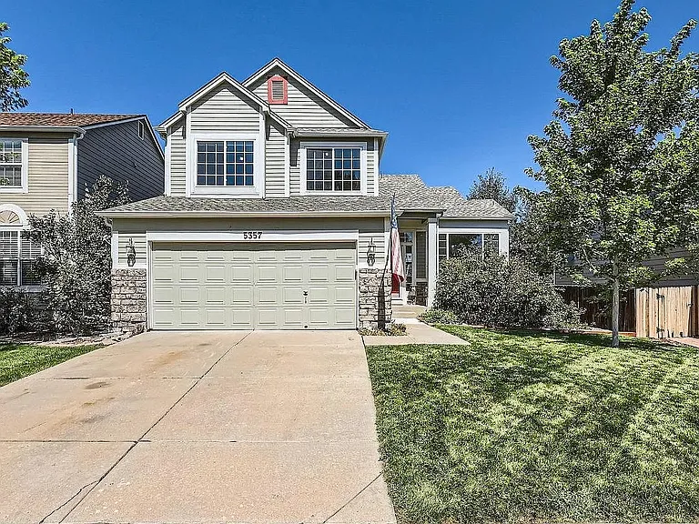 5357 E Hamilton Ave — Photo 1