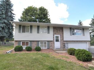 6523 Zealand Ln N, Brooklyn Park, MN 55428