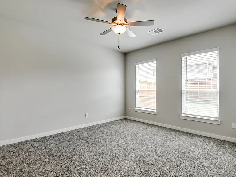748 Wheatfield Dr — Photo 16