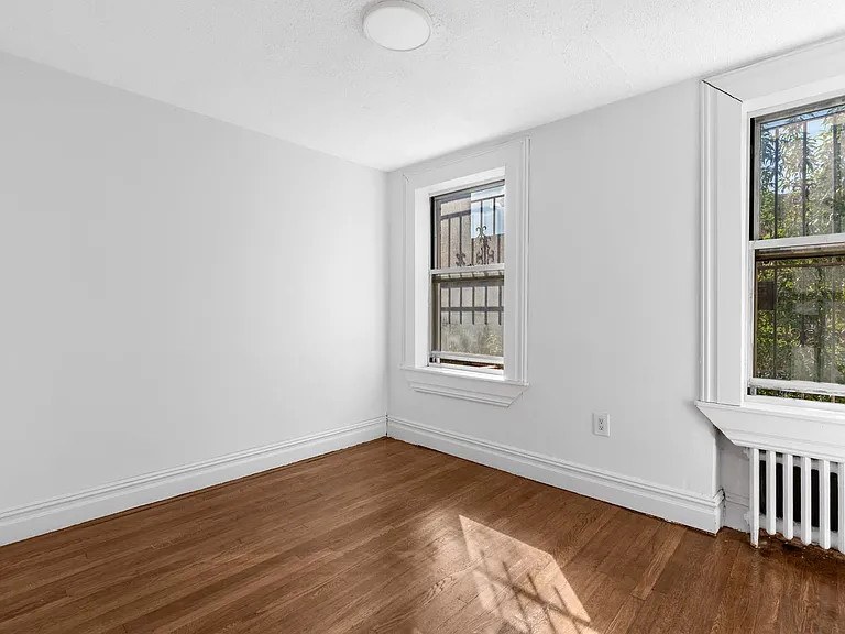 150 E 3rd St #4A — Photo 3