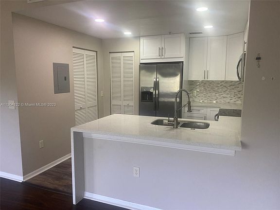 2nd image of 2015 SE 10th Ave APT 109