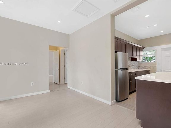 4th image of 2423 Biscayne Blvd #2