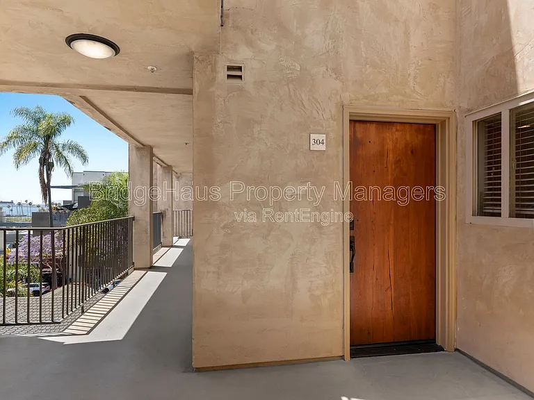 801 W Hawthorn St W #304 — Photo 4