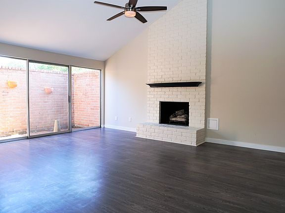 Livingroom with high ceiling