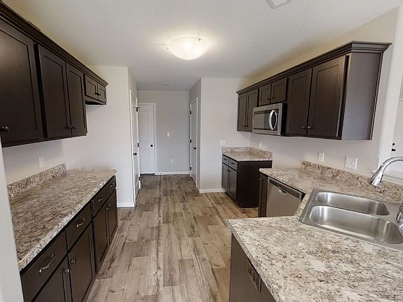 5th image of 301 W Orchid Ct