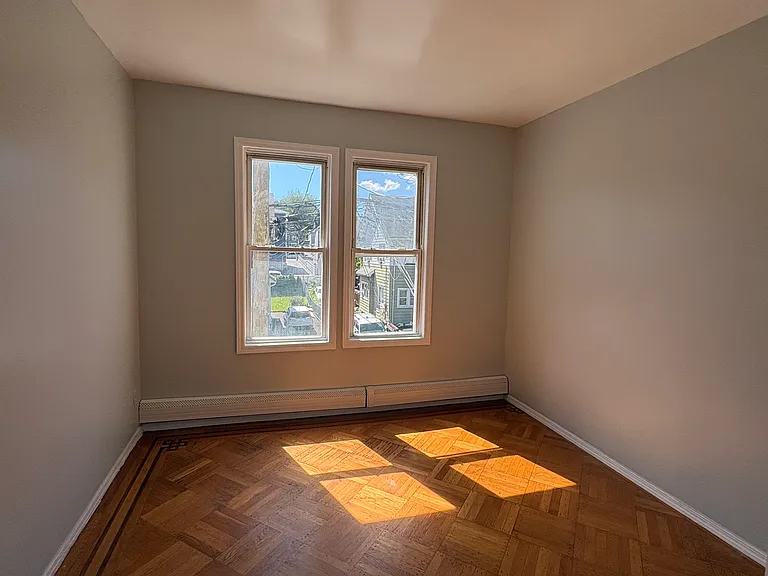 208 Howe Ave #2R — Photo 5