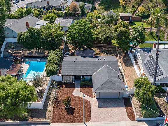 4th image of 6941 Scarborough Peak Dr