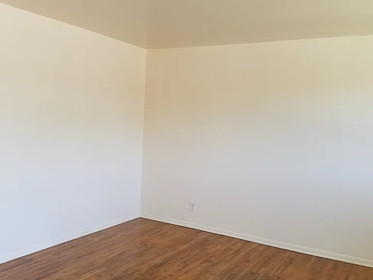 5564 S Grant St — Photo 8