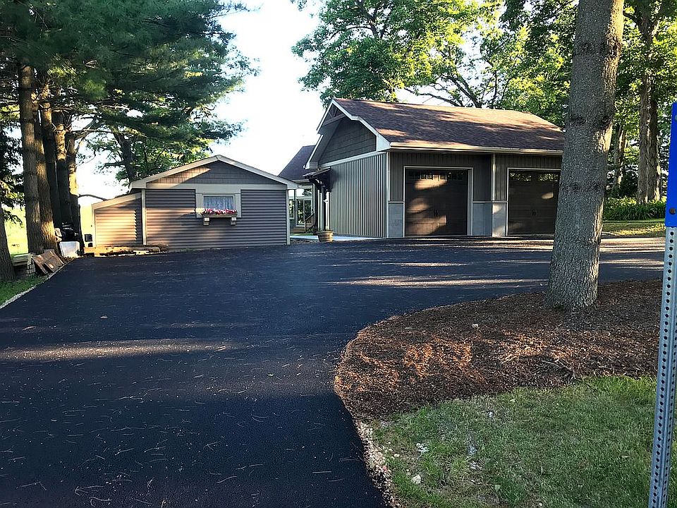 2nd image of 15 Galena Oaks Dr