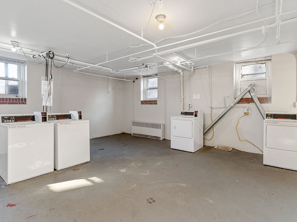 1st image of 550 Parkview Dr #105
