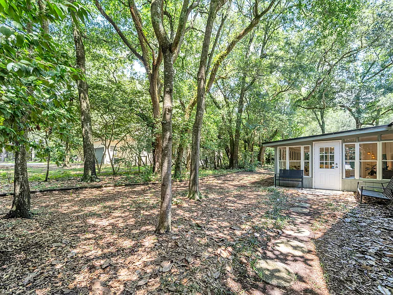 910 Whisperwood Ln S — Photo 46