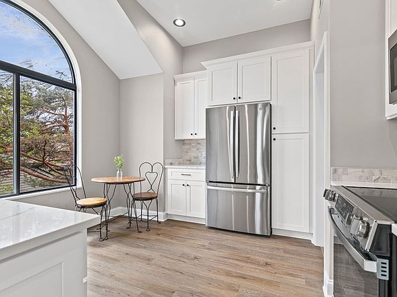 4th image of 753 Shoreline Rd #0