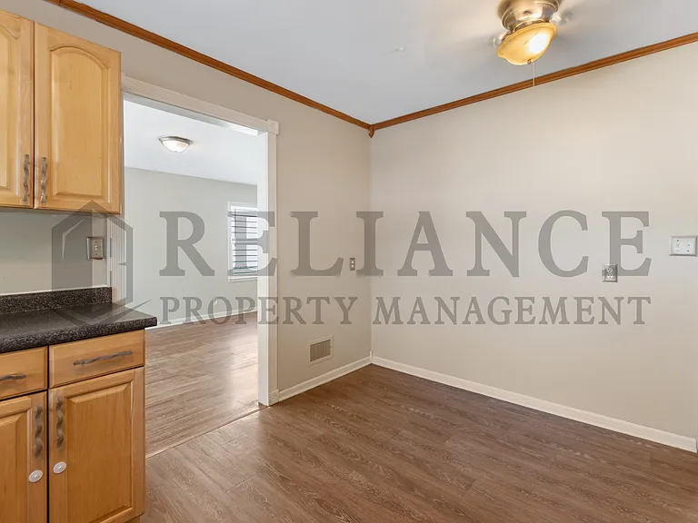1122 S Quentin St — Photo 5