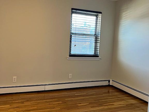 5th image of 184 Brinsmade Ave #1