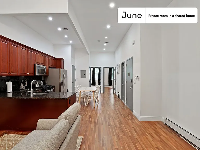 1110 Halsey St #D — Photo 10