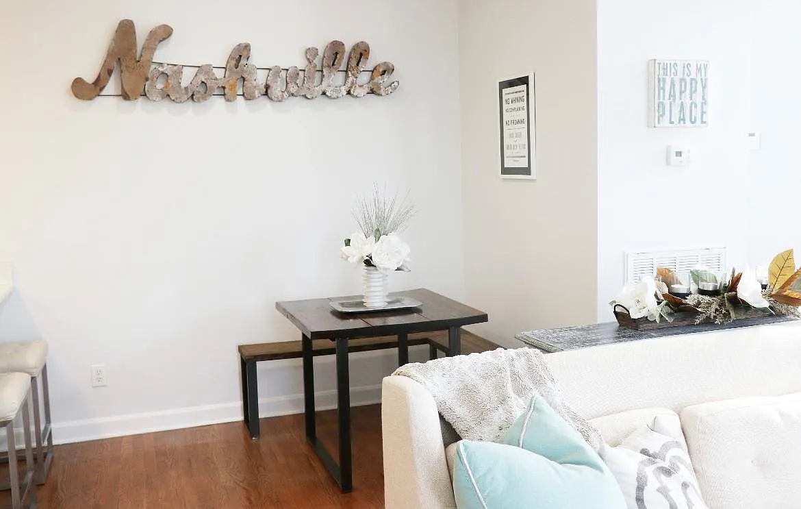 1 bed, 980 sqft, $1,985 — Photo 2