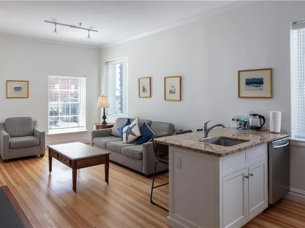 14 Pelham St, Newport, RI 02840