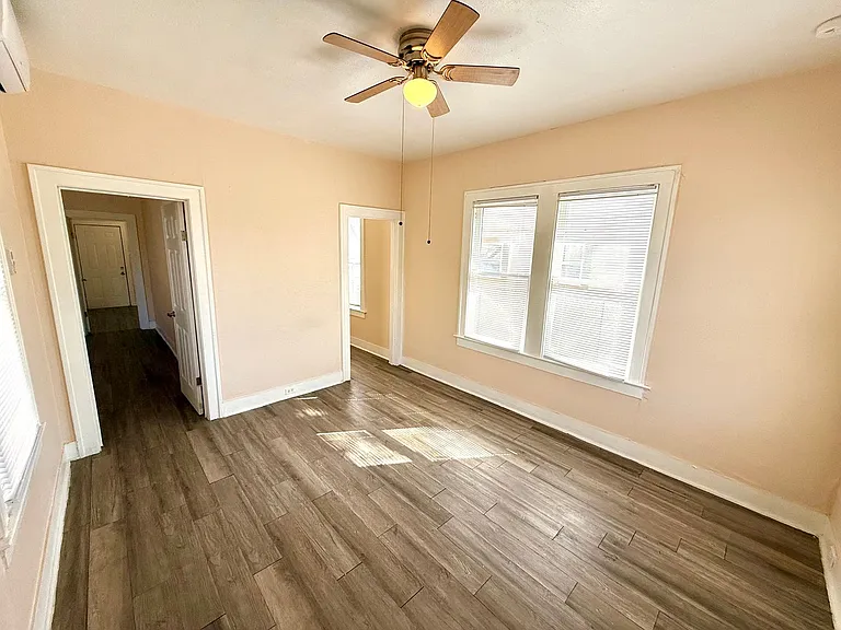 411 Canton — Photo 3