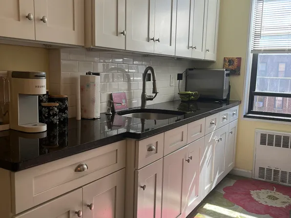 2229 Knapp Street image 1 of 17