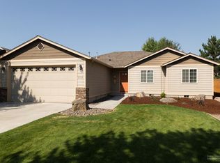 2735 NE 9th St, Redmond, OR 97756