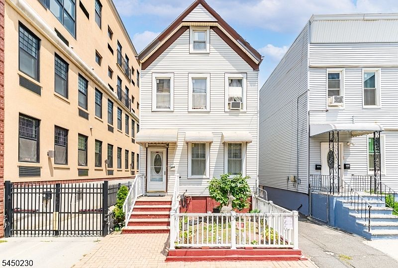 1st image of 186 Culver Ave