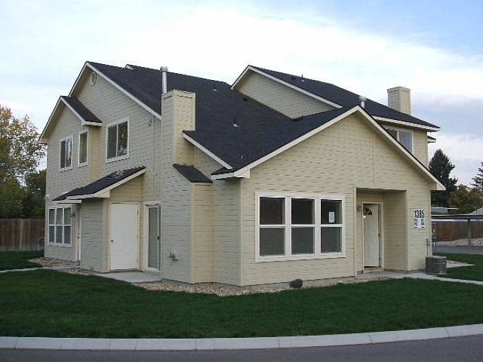 Front of 1385 Stephanie