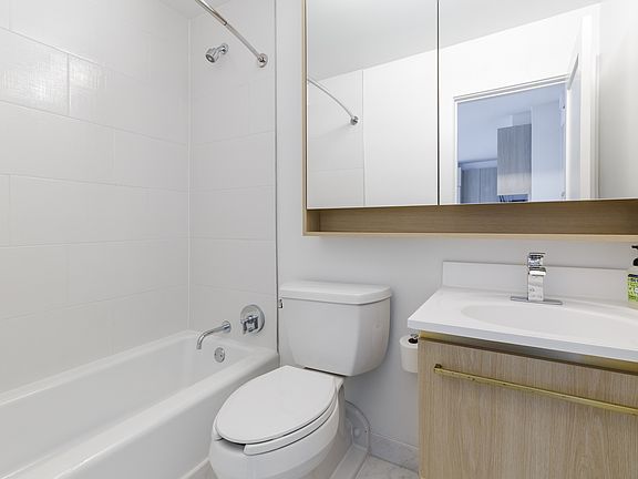 4th image of 250 W 19th St APT 8L