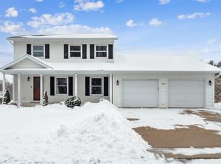 609 7th Ave SW, Cascade, IA 52033