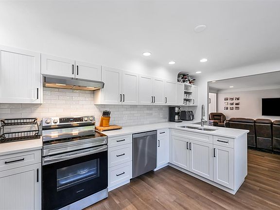 4th image of 3126 Metchosin Rd