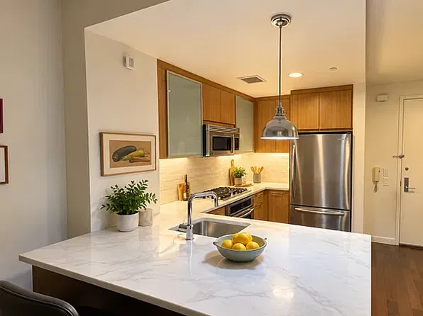 200 N End Ave APT 3C, New York, NY 10282