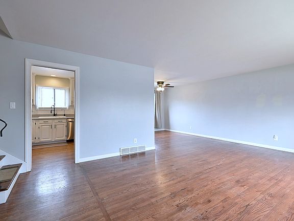 3rd image of 966 Aberdeen Dr