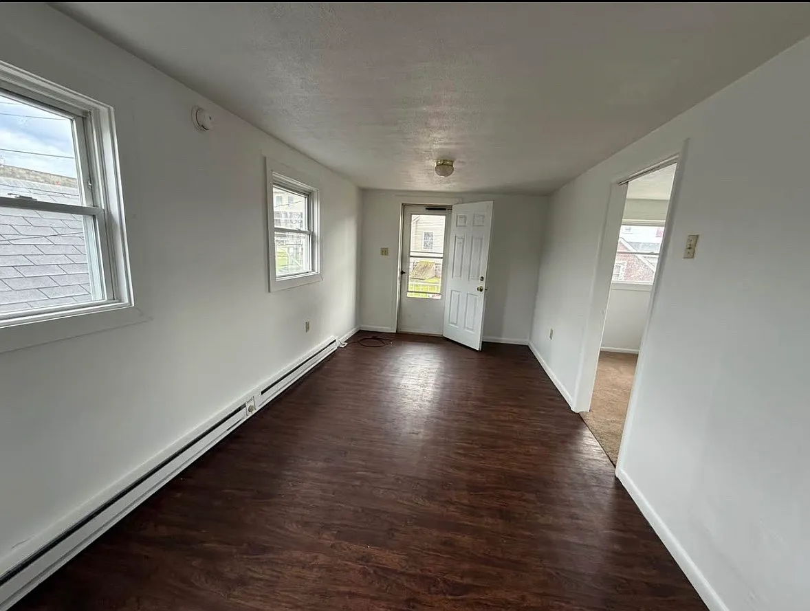 1 bed, 400 sqft, $650 — Photo 3