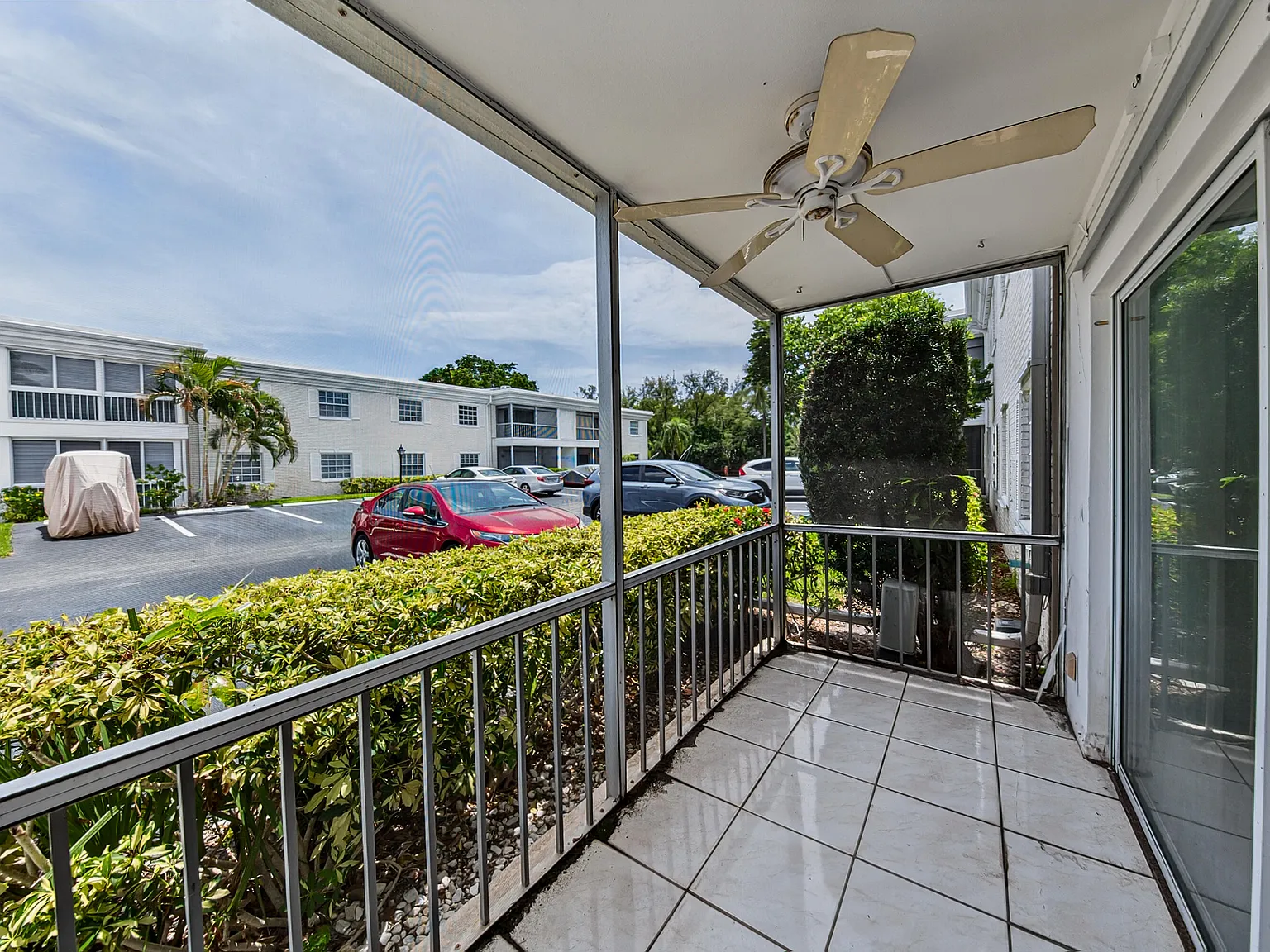 2 bed, 2.0 bath, 1200 sqft, $2,150 — Photo 3