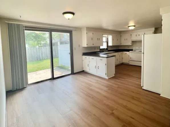 2489 Trojan Dr #&-1221, Green Bay, WI 54304