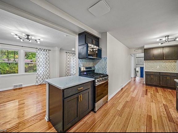 5th image of 1066 Eastlawn Dr