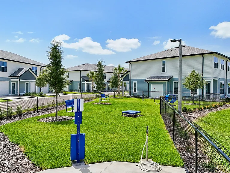 Lake Tavares Apartments — Photo 50