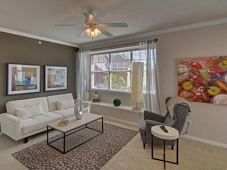 Lakepointe Residences — Photo 1
