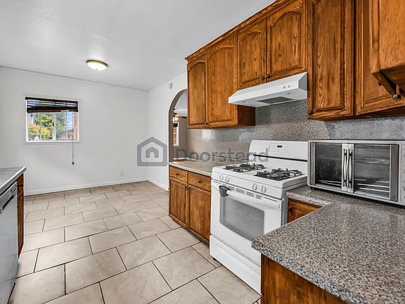 5th image of 6211 Banner Ave
