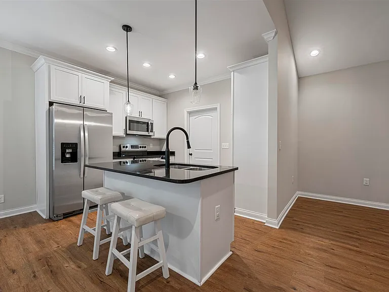 821 Poplar Log Dr — Photo 10