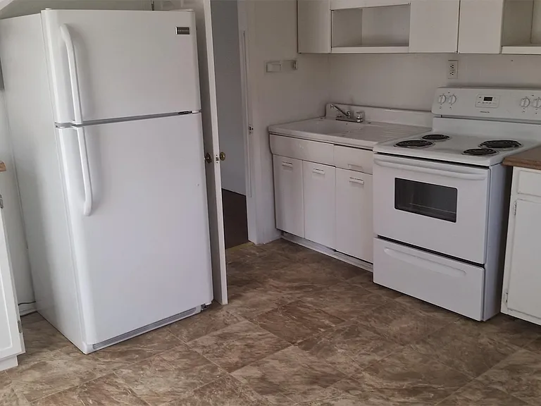 627 Longview St — Photo 3
