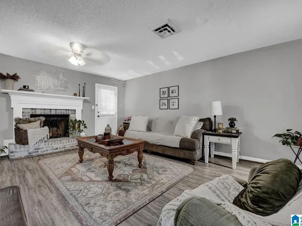 338 Jamestown Manor Dr, Gardendale, AL 35071