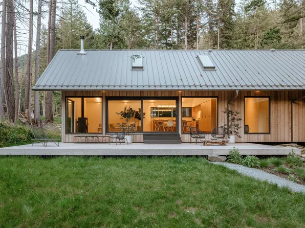 1616 Joan Audrey Ln, Bowen Island, BC V0N 1G2