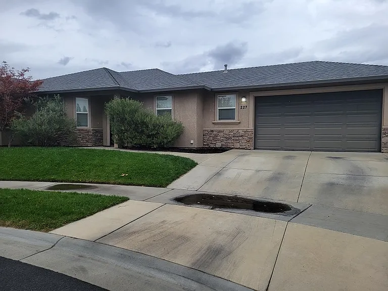 227 Gooselake Cir — Photo 36