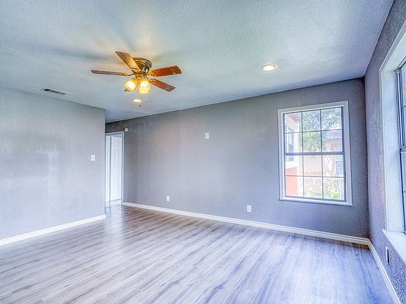 3rd image of 1103 W 24th St