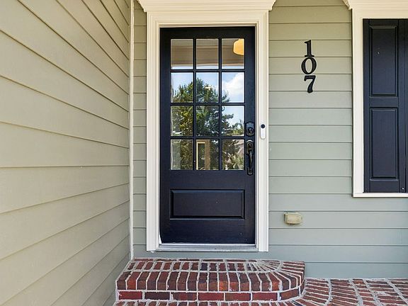 4th image of 107 Gladstone Ln