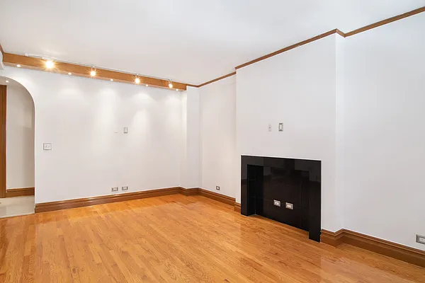 Rented by WAM Partners - William Moses Co. | media 6