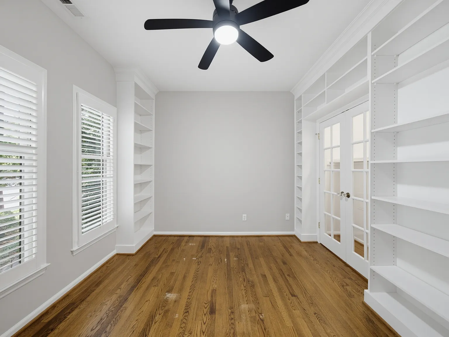 761 Bishops Park Drive - 201 — Photo 2