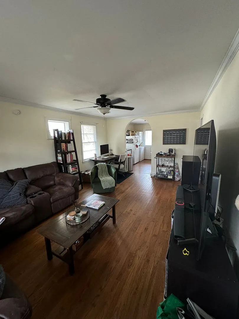 Cute and Quiet West Side Duplex! — Photo 3