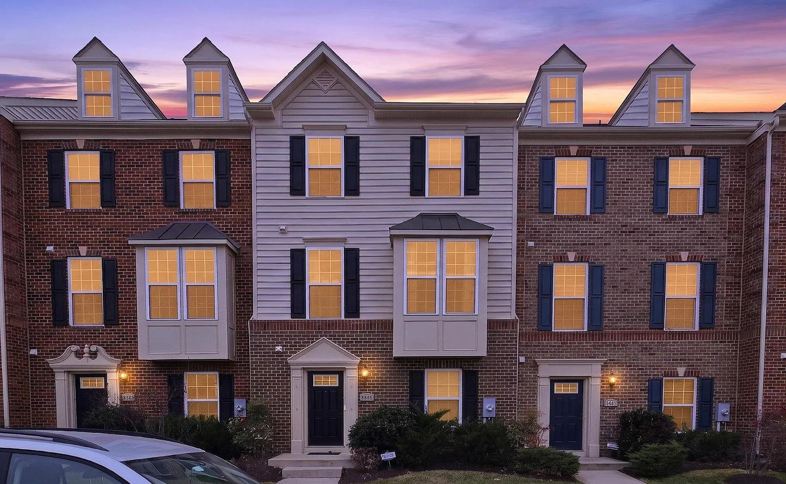 4 bed, 2.5 bath, 2136 sqft, $3,250 — Photo 1